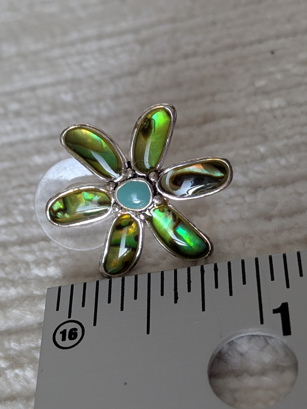 Green Flower Petal Stud Earrings Very Pretty In Person W Gift Box - Picture 2 of 8